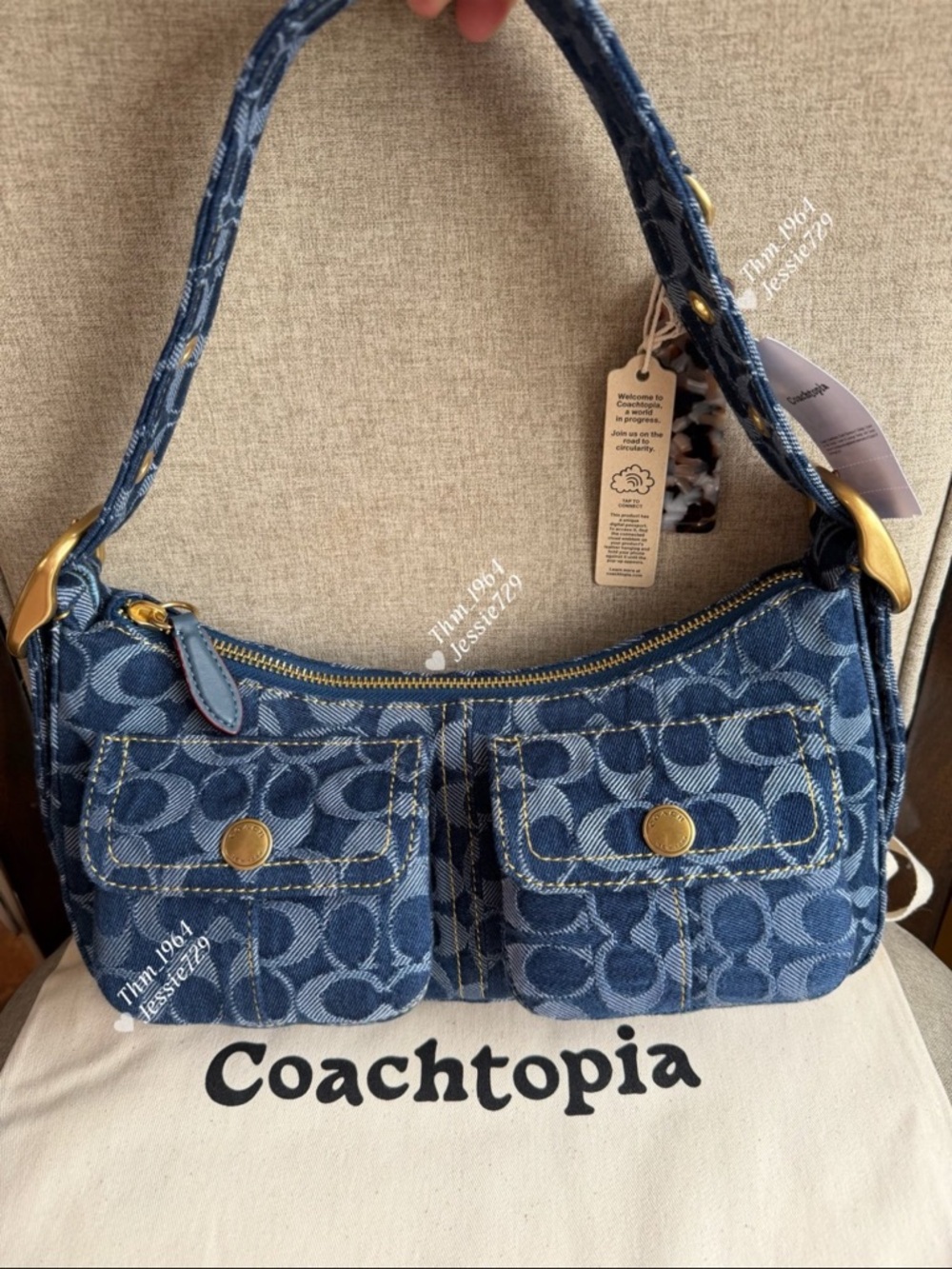 NWT！COACH Coachtopia Cargo Shoulder Bag
In Upcrafted Signature Denim（CCX90）
